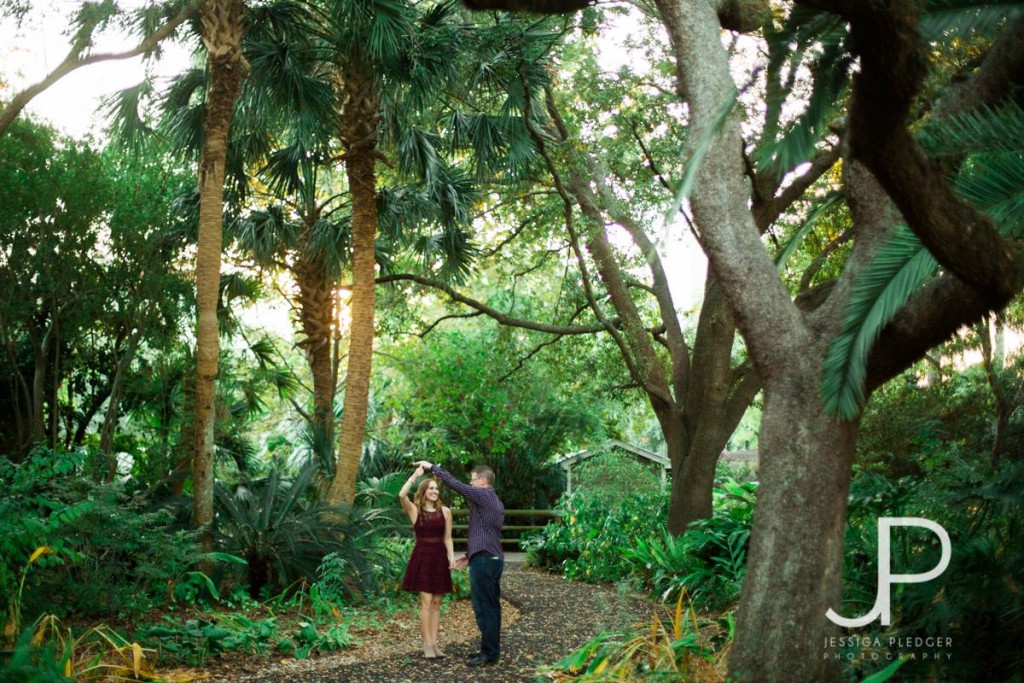 Dancing in the Trees Houston Zoo Engagement Session | | Houston Wedding Photographer | Jessica Pledger Photography www.jessicapledger.com/blog