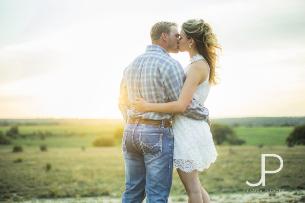 Texas Hill Country Engagement Session Featured on 7 Centerpieces Blog by Jessica Pledger Photography