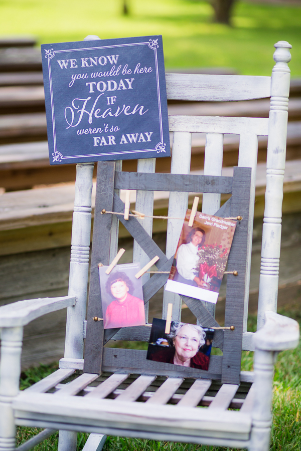 Ways to honor and memorialize deceased loved ones on wedding day 