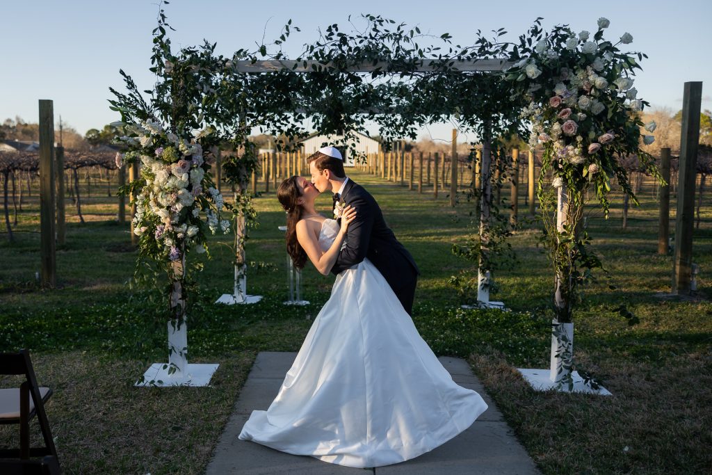 Jewish Wedding at La Maison Blanc in Pearland, TX by Jessica Pledger Photography | Julia & Mason